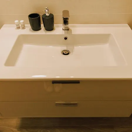 公寓 Modern In The Heart Of