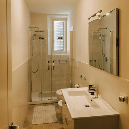 公寓 Modern In The Heart Of