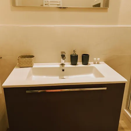 公寓 Modern In The Heart Of